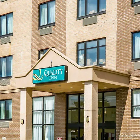 Hotel Quality Woodside Queens 3*