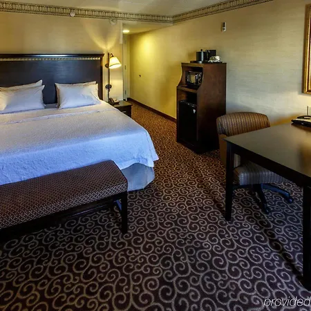 Hampton & Staten Island Hotel 3*