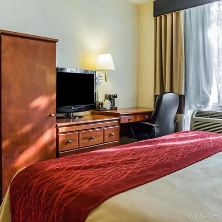 Red Lion & Long Island Hotel
