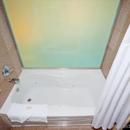Express Brooklyn By Ihg Hotel