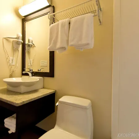 Hotel Red Roof Inn Flushing Hotel 2*