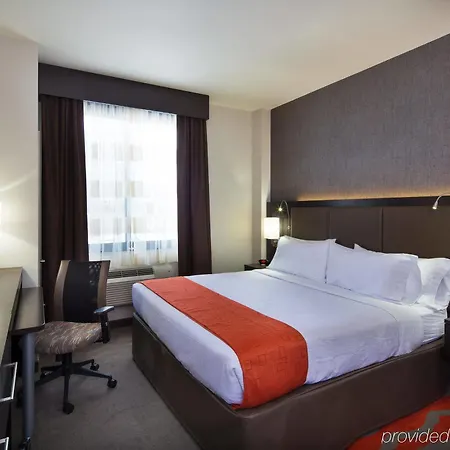 Fairfield & By Marriott Staten Island Hotel 3*