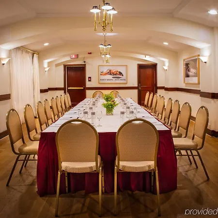 Roger Smith 3* New York