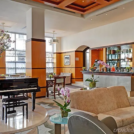 Giraffe By Library Collection Hotel 4*