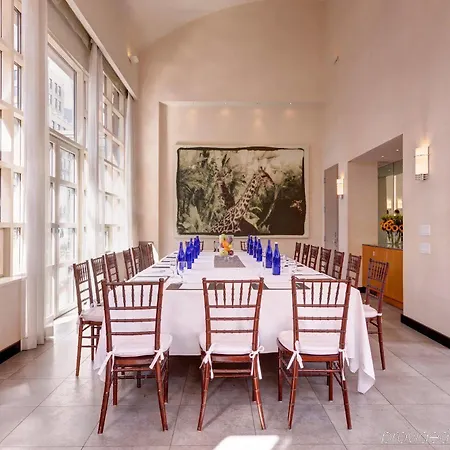 Giraffe By Library Collection 4* New York