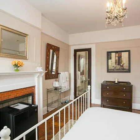 Lefferts Manor 3*
