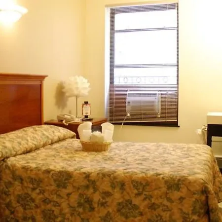 Americana Hotel 2*