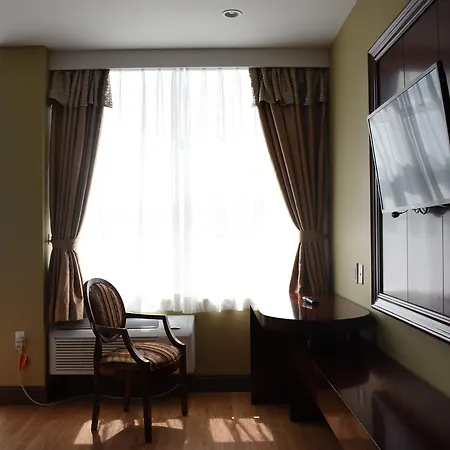 Hotel The Queens 2*