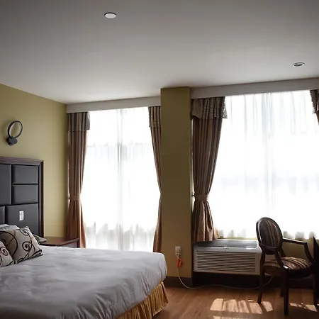 The Queens Hotel 2*