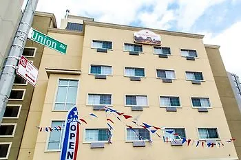 The Metropolitan Hotel 2*