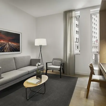 Aparthotel Aka Street 4*