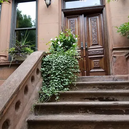 West 119th Guest Bed & Breakfast *
