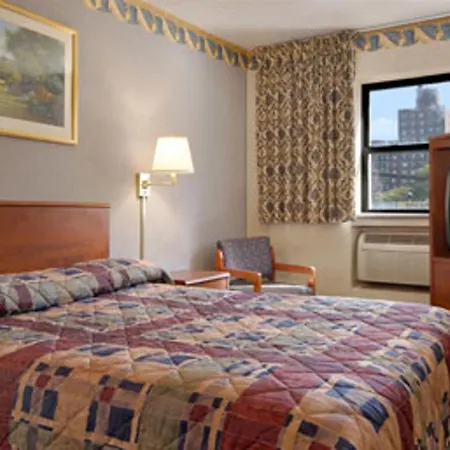 Super 8 By Wyndham Long Island Lga Hotel New York