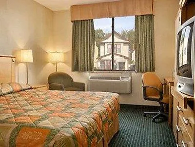 Hotel Super 8 By Wyndham Jamaica North Conduit