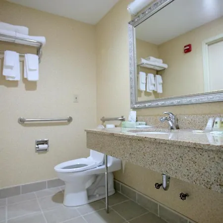 - Laguardia Airport 3* New York
