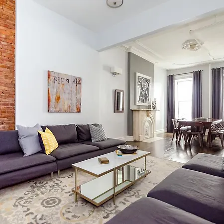 Holiday home 8 Bedroom Midtown Townhouse- Sleeps 16 New York
