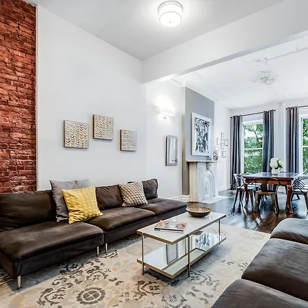 Holiday home 8 Bedroom Midtown Townhouse- Sleeps 16 *