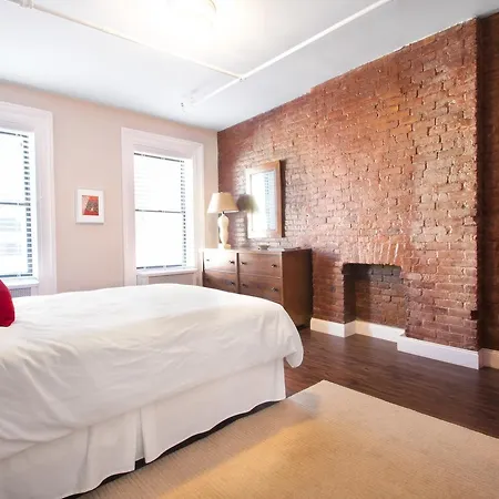 Holiday home 8 Bedroom Midtown Townhouse- Sleeps 16 *