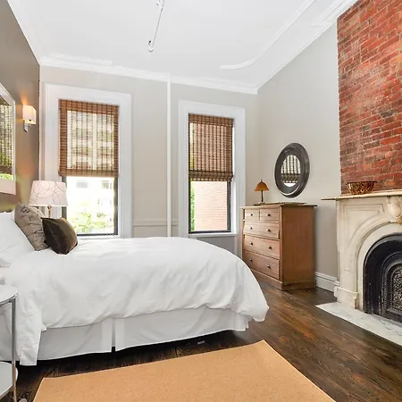 Holiday home 8 Bedroom Midtown Townhouse- Sleeps 16