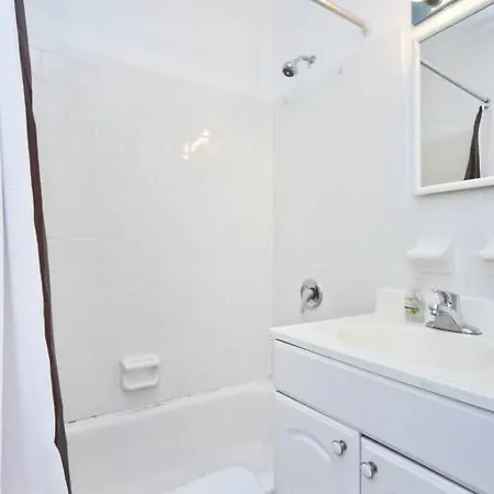 Apartment 339 East Studio #232484 Apts *