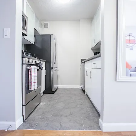 Brand New, Luxury Alcove Studio , Full Service Building Apartment *