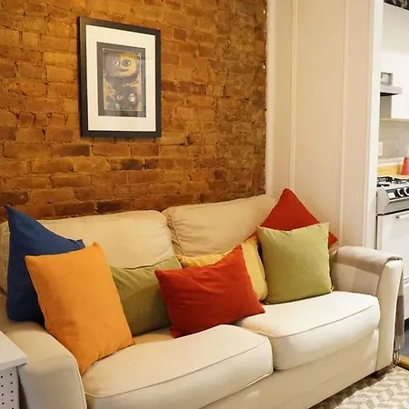 Eclectic 2bedroom Art Studio Apartment *