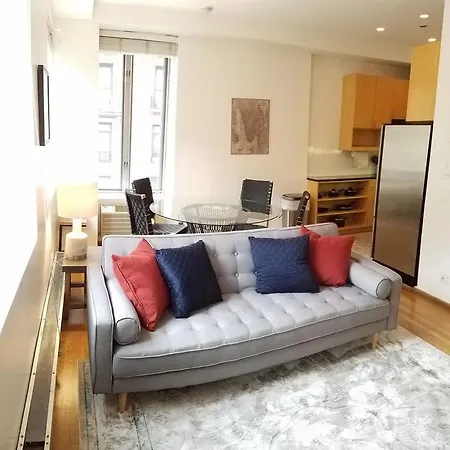 Stylish Lexington Pied-a-terre Apartment *