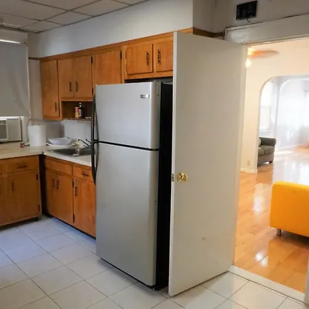 Guest house 2 Floors Entire House 30 Min To Manhattan-sleep 10 *