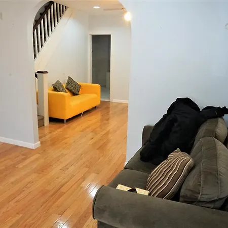 2 Floors Entire House 30 Min To Manhattan-sleep 10 *