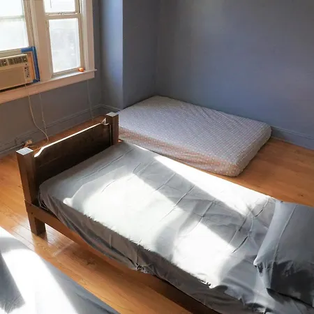 Guest house 2 Floors Entire House 30 Min To Manhattan-sleep 10