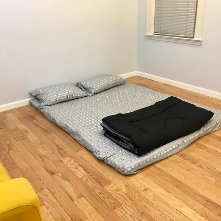 Guest house 2 Floors Entire House 30 Min To Manhattan-sleep 10