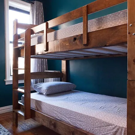 Manhattan Apartment *
