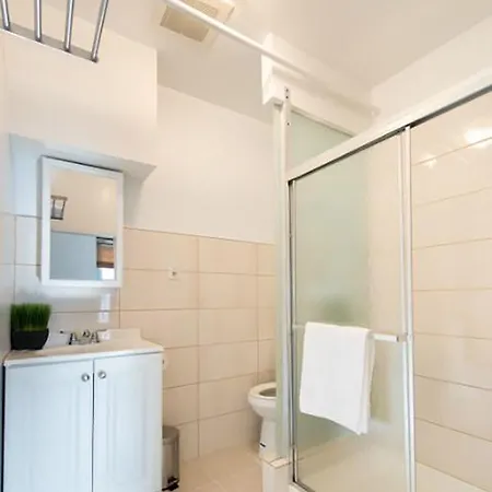 Chrystie Street Apt 5 Apartment *