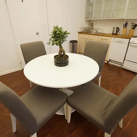 Broome St. Apt 3w *