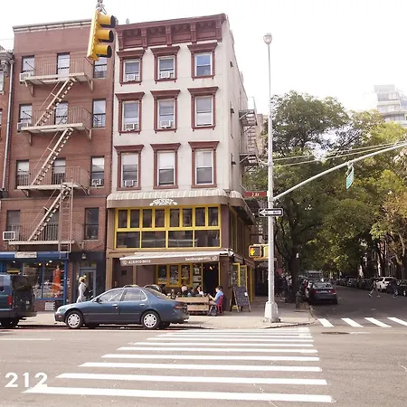 2nd Avenue Apt 4 *