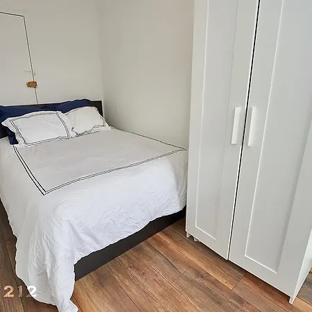 2nd Avenue Apt 4 Apartment *
