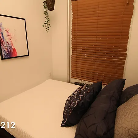 Elizabeth Sreet Apt 3 Apartment *