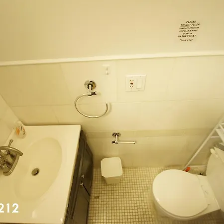 Elizabeth Street & Kenmare Street Apt 1 Apartment
