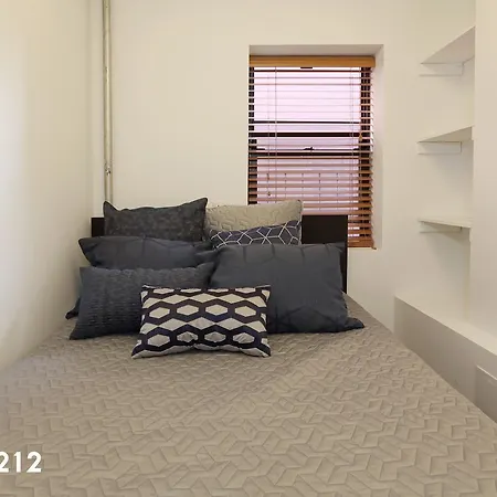 Apartment Elizabeth & Spring St. Apt. 3 *