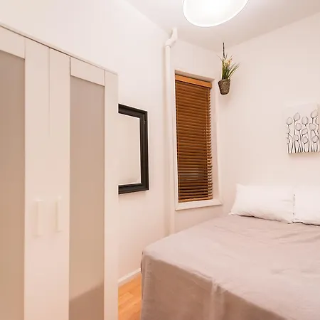 Apartment Mulberry & Grand Street Apt 1