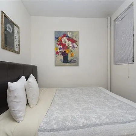 West 46th Street Apt 4c *