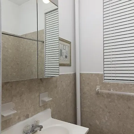West 46th Street Apt 4c/4rw Apartment