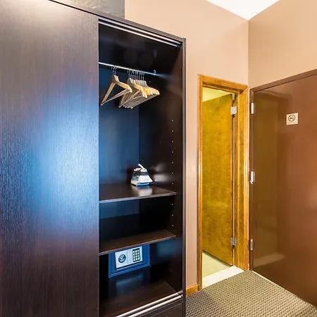 West 18th Street Apt 1f * New York