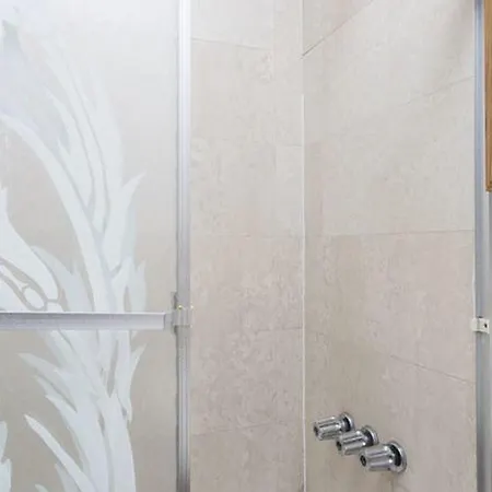 East 89th Street Apt 4b Apartment *