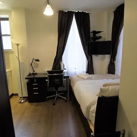 East 7th Street Apt 1r New York