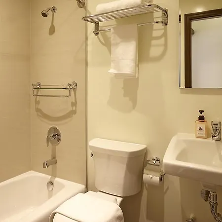 East 51st Street Apt 2r New York