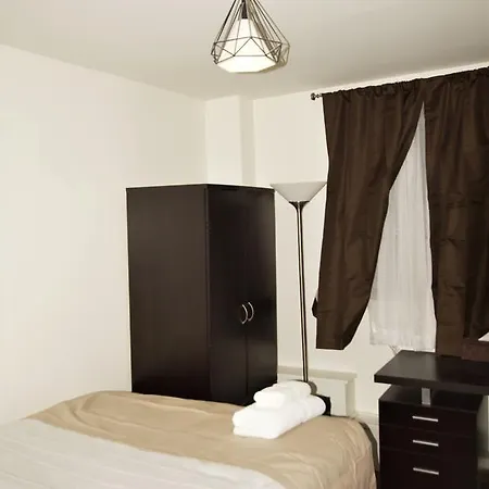 East 7th Street Apt 1a *