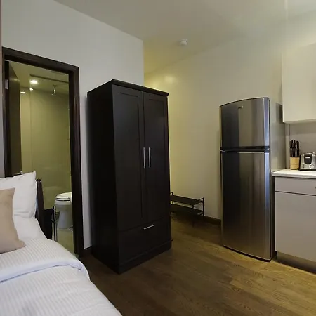 East 7th Street Apt 1r New York