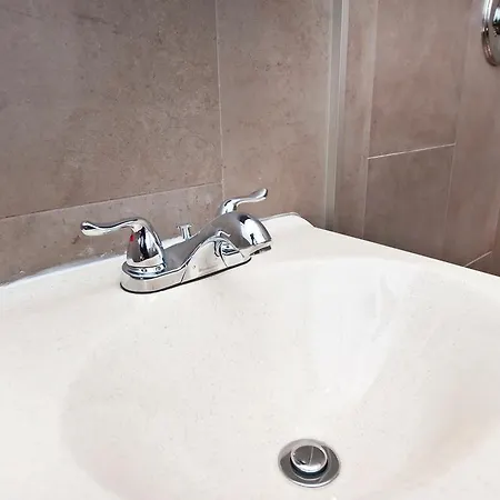 Apartment East 85th Street Apt 2 *