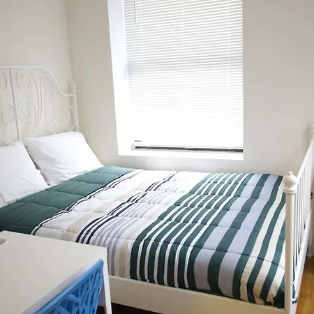 Apartment Delancey St. Apt 4